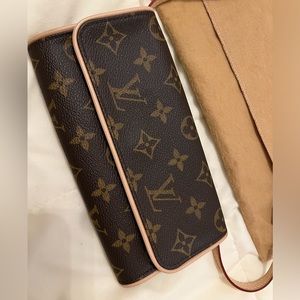 Louis Vuitton Monogram Twin Pochette PM
